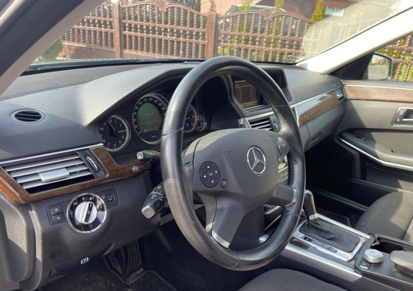Mercedes-Benz Klasa E cena 42900 przebieg: 246100, rok produkcji 2010 z Białystok małe 121